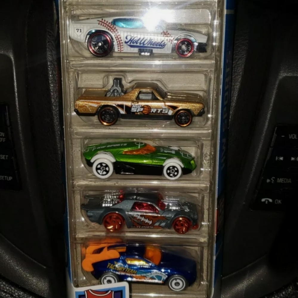 HOT WHEELS SPORTS 5 PACK